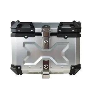 Baú Traseiro para Moto 45L Alumínio Prata com Base Universal e Fechamento Antirroubo Tronos Baú Traseiro para Moto 45L Alumínio Prata com Base Universal Tronos