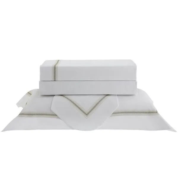 Jogo de Cama Queen 4 Peças 100% Cetim de Algodão Egípcio 300 Fios Bordado Nuance Branco e Verde Kacyumara Jogo de Cama Queen 4 Peças Cetim Algodão 300 Fios Bordado Nuance Branco e Verde Kacyumara