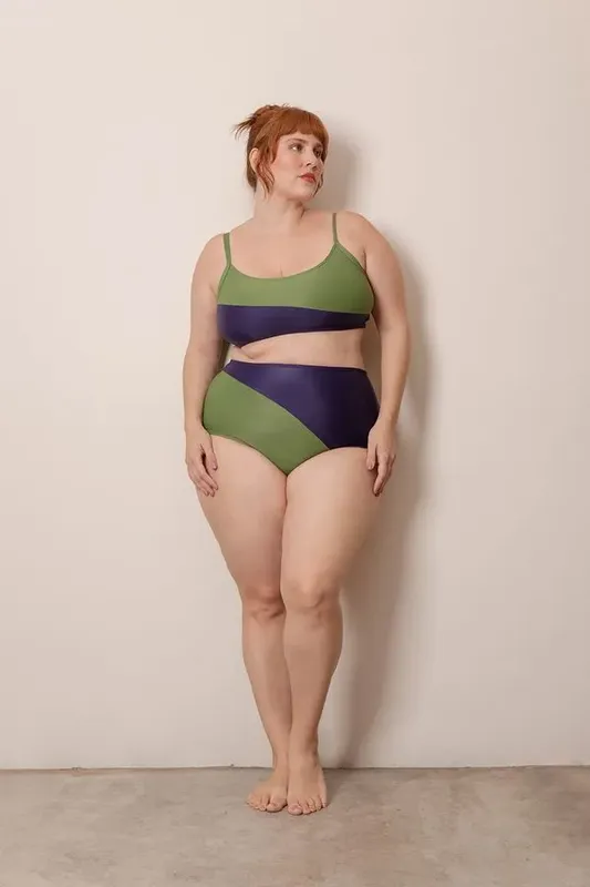 Hot Pants Recorte Diagonal Plus Size Marinho-G