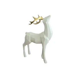 Rena Decorativa em Pé Resina para Decoração de Natal Acabamento Fino Branco Tok da Casa Rena Decorativa em Pé Resina Acabamento Fino Branco Tok da Casa
