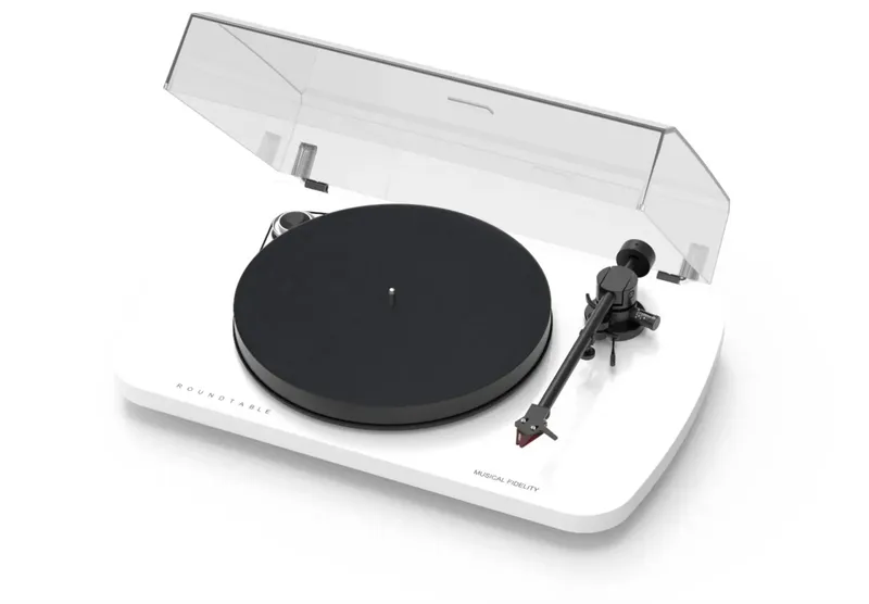 Musical Fidelity Roundtable S + Ortofon 2M RED Toca discos Branco