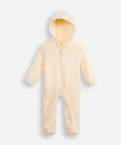 macacão de pelúcia infantil com capuz off white 3-6