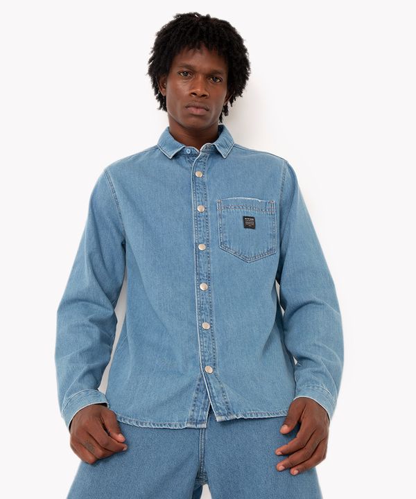 camisa jeans oversized manga longa com bolso azul médio P