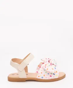 sandália infantil corações com laço branco 24
