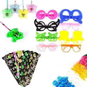 Kit de Adereços para Festa Casamento e 15 Anos com Óculos Tiaras Colares Piscas Marabus e Pulseiras Neon 200 Convidados Kit de Adereços para Festa Casamento 15 Anos Óculos Tiaras Pulseiras Neon 200 Convidados