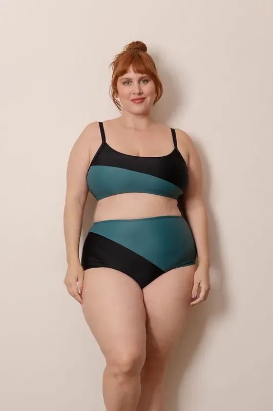 Hot Pants Recorte Diagonal Plus Size Verde-GG