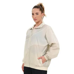 Blusa Feminina Under Armour Legacy Crinkle P Bege