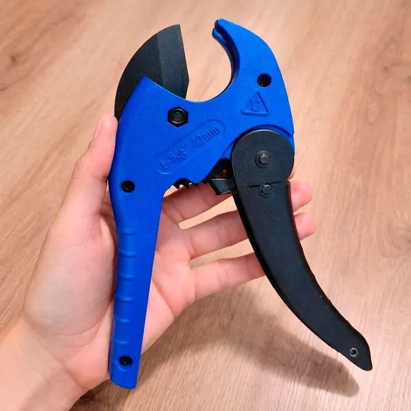 Alicate Tesoura Cortador de Cano Pvc Tubos Profissional 42mm Azul Manual com Catraca Alicate Tesoura Cortador de Cano Pvc Tubos Profissional 42mm Azul para Encanador