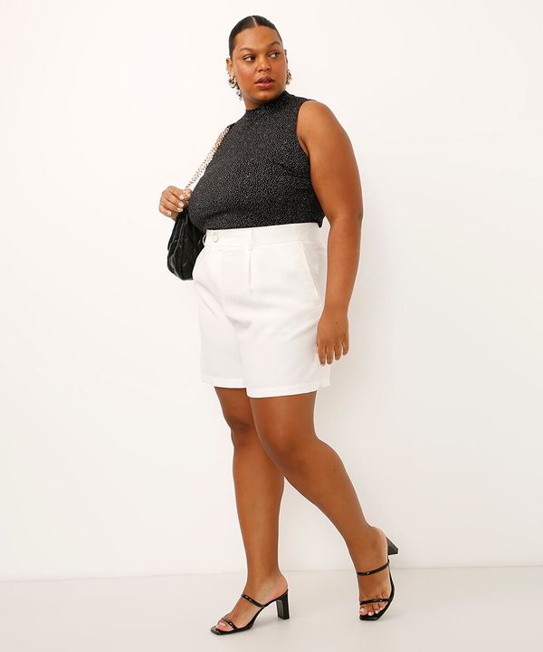 short de alfaiataria com pregas plus size off white 56