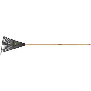 Vassoura para Jardim 77850784 Plástica 18 Dentes 44,1cm Cabo 1,2m Preta Tramontina Vassoura para Jardim 77850784 Plástica 18 Dentes Preta Tramontina