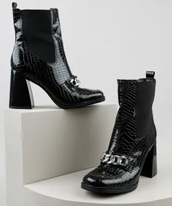 Bota Feminina Oneself Cano Médio Salto Quadrado Alto Texturizado Croco com Corrente Preta 35