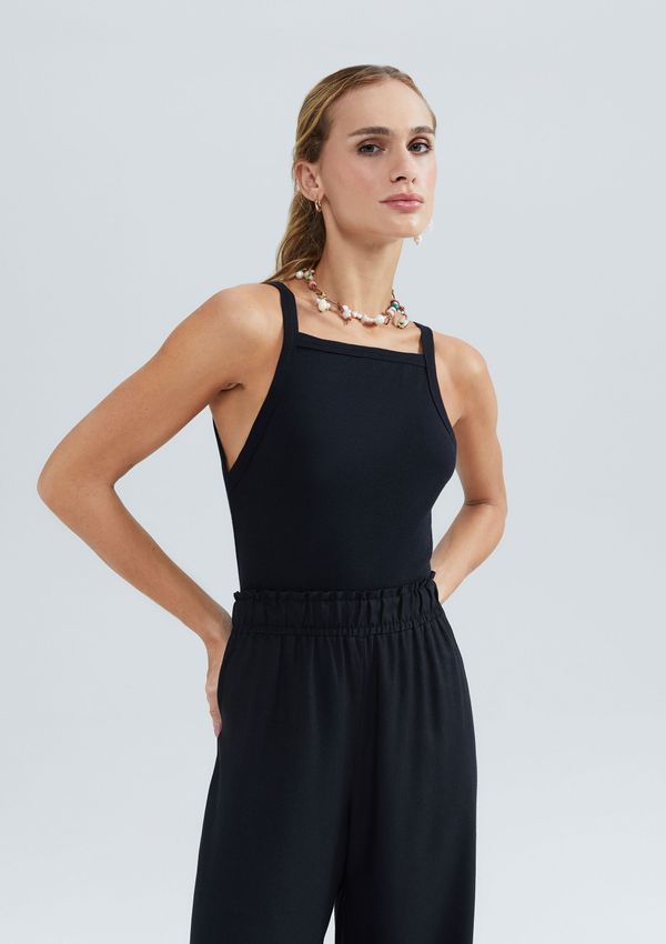 Regata Feminina Decote Reto Em Ribana - Preto M
