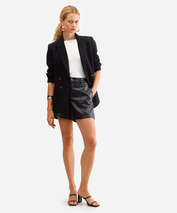 short feminino de poliuretano com recortes preto 38