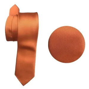 Gravata Slim Social OEM Listrada em 100% Poliéster 140cm X 5cm Terracota para Casamento Congressos Adulto Gravata Slim Social OEM Listrada em 100% Poliéster 140cm Terracota para Eventos Formais Adulto