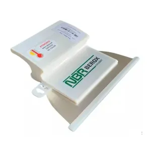 Desempenadeira Berox 16cm Nauber NBR para Aplicação de Efeitos e Acabamentos Finos com Lâminas Flexíveis de Aço Inox Desempenadeira Berox 16cm Nauber NBR com Lâminas Flexíveis de Aço Inox Ergonômica Branca
