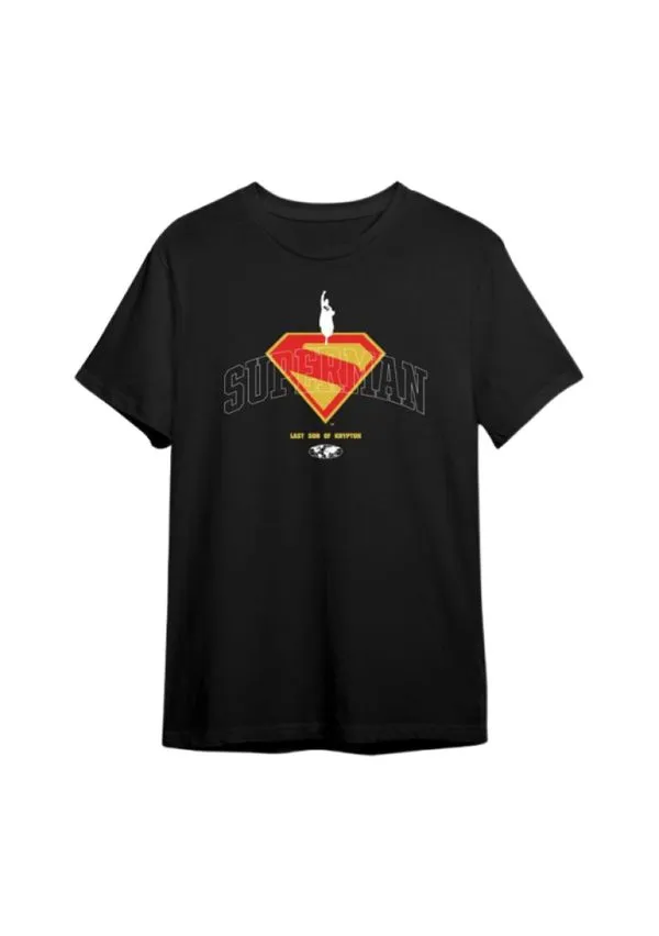 Camiseta Algodão Preta Manga Curta Superman Voo 10 / Preto