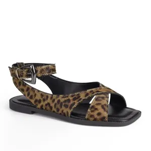 Sandália Tanara Rasteira em Couro Animal Print 39