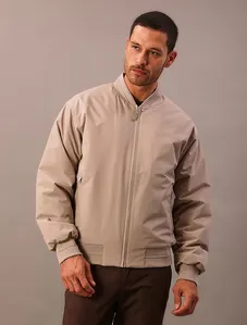 Jaqueta Calvin Klein Bomber Clássica - Caqui Claro Jaqueta Calvin Klein Bomber Clássica Caqui Claro g