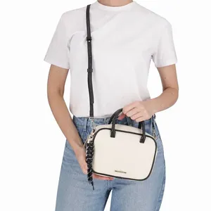 Mini Bolsa Mari Off White com Preto U