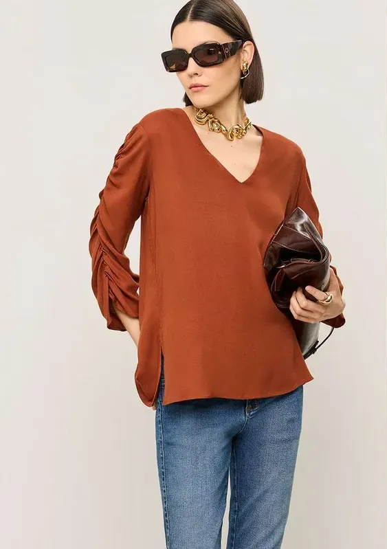 Blusa Iódice Solta Decote V Manga 7 Oitavos Padrão Marrom P