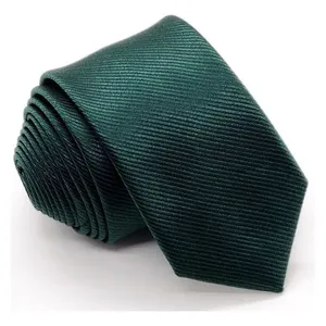 Gravata Slim Social OEM para Casamento Noivo Listrada Congressos Debutantes 100% Poliéster 140x5 Verde Esmeralda Gravata Slim Social OEM para Casamento Noivo Listrada 100% Poliéster 140x5 Verde Esmeralda Masculino