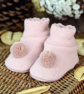 Sapatinho para Bebê Pompom e Detalhe Tam. RN Rosa -