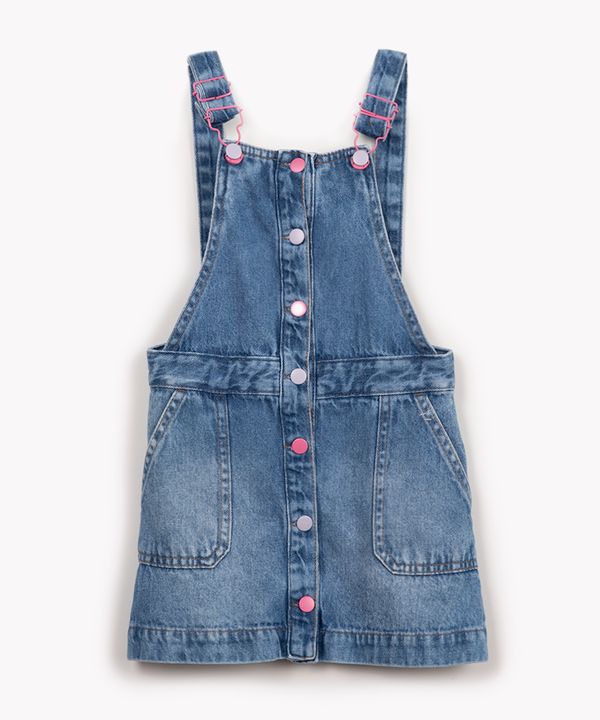 salopete jeans infantil curta com bolso azul 10