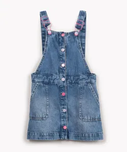salopete jeans infantil curta com bolso azul 4