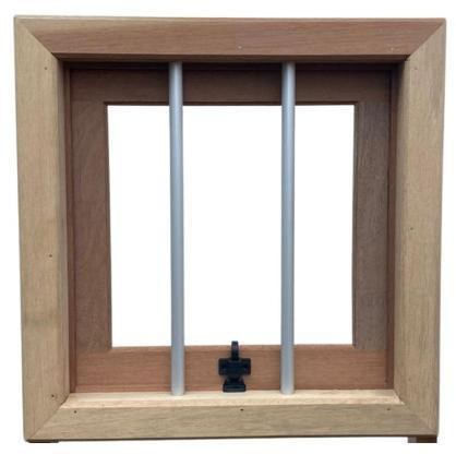 Janela de Madeira Angelim BH 1131 Maxiar 50x50x9cm Vidro Liso com Grade com Baguete