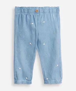 calça infantil jeans com bordado floral azul 6-9