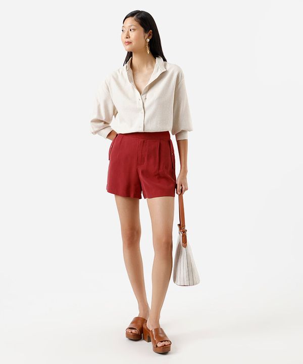 short de alfaiataria feminino com viscose e pregas cós elástico vermelho 36