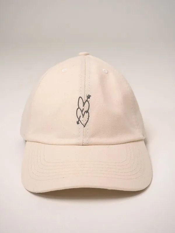 Boné dad hat corações e flecha Natural