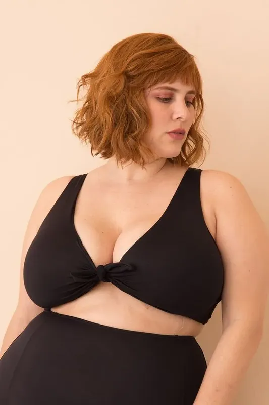 Top com Laço Frontal Plus Size Preto-EXG