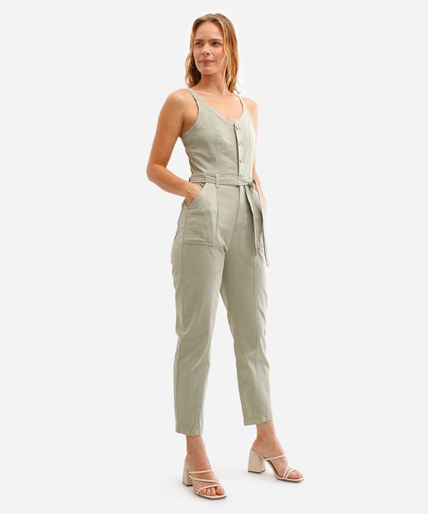 macacão feminino de sarja com faixa verde GG