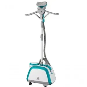 Passadeira Vertical a Vapor Electrolux EGS20 Reservatório 2,5L Tábua de Passar Regulável Branco 220V Passadeira vertical a vapor Electrolux GST10 EGS20 220V