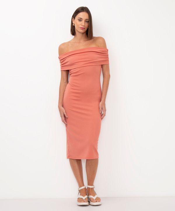 vestido midi ombro a ombro com franzido rosa GG
