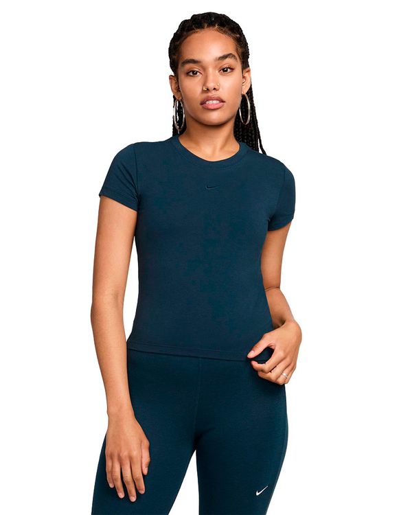 Camiseta Nike Sportswear Chill Knit Feminina - PP