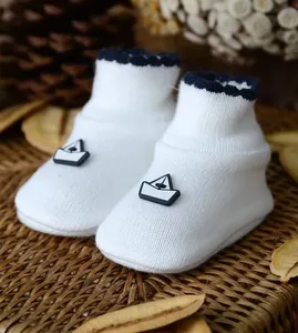 Sapatinho para Bebê Barquinho Tam. RN Branco -