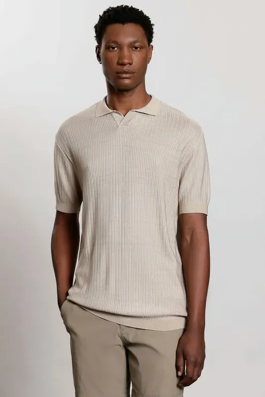 Polo Manga Curta Tricot Rib Rayon Camel - G