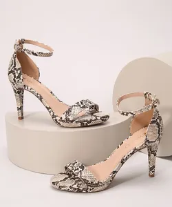Sandália Feminina Estampado Animal Print de Cobra Salto Alto Fino Via Uno Multicor 39