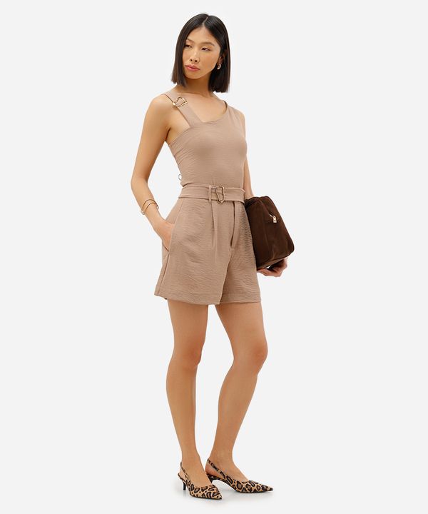short feminino com cinto texturizado marrom 40