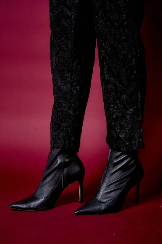 BOTA MUST COURO PRETO - 36
