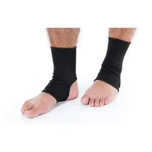 Tornozeleira Elástica Lisa para Compressão e Suporte ao Tornozelo em 80% Poliéster e 20% Elastodieno Preto Progne Sports Tornozeleira Elástica Lisa com Compressão e Suporte ao Tornozelo Preto Progne Sports