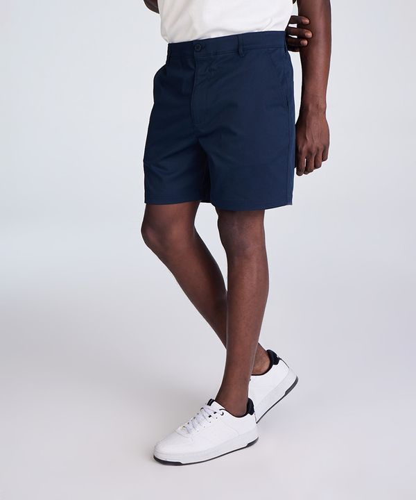 short reto masculino de alfaiataria com bolsos azul 42