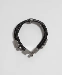 Pulseira Masculina Tripla com Pingente de Metal Preta Único