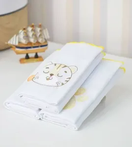 Kit Fralda Luxo Bordada com 3 unidades Neutra