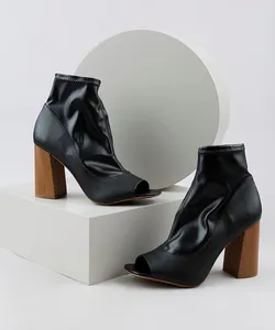 Bota Open Boot Feminina Cano Curto Salto Alto em Madeira Preta 37
