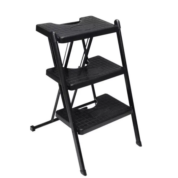 Escada Doméstica Alcance 3 Degraus Aço com Trava de Segurança Dobrável 120kg Preto Anodilar Escada Alcance 3 Degraus Aço com Pés Antiderrapantes Dobrável 120kg Preto Anodilar