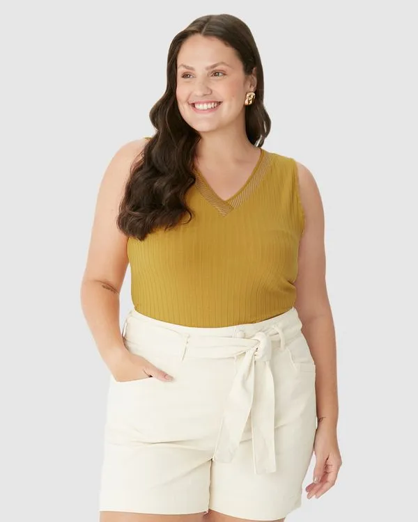 Regata Feminina Plus Size Decote V Retilínea Em Malha Viscose Canelada Amarelo - G4