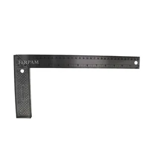 Esquadro Profissional com Cabo de Zamak de 12 Pol. Ramada 1212 Esquadro Profissional com Cabo de Zamak de 12 Pol. 1212 Ramada
